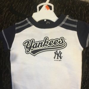 2 piece Onesie set Boys New York Yankee
